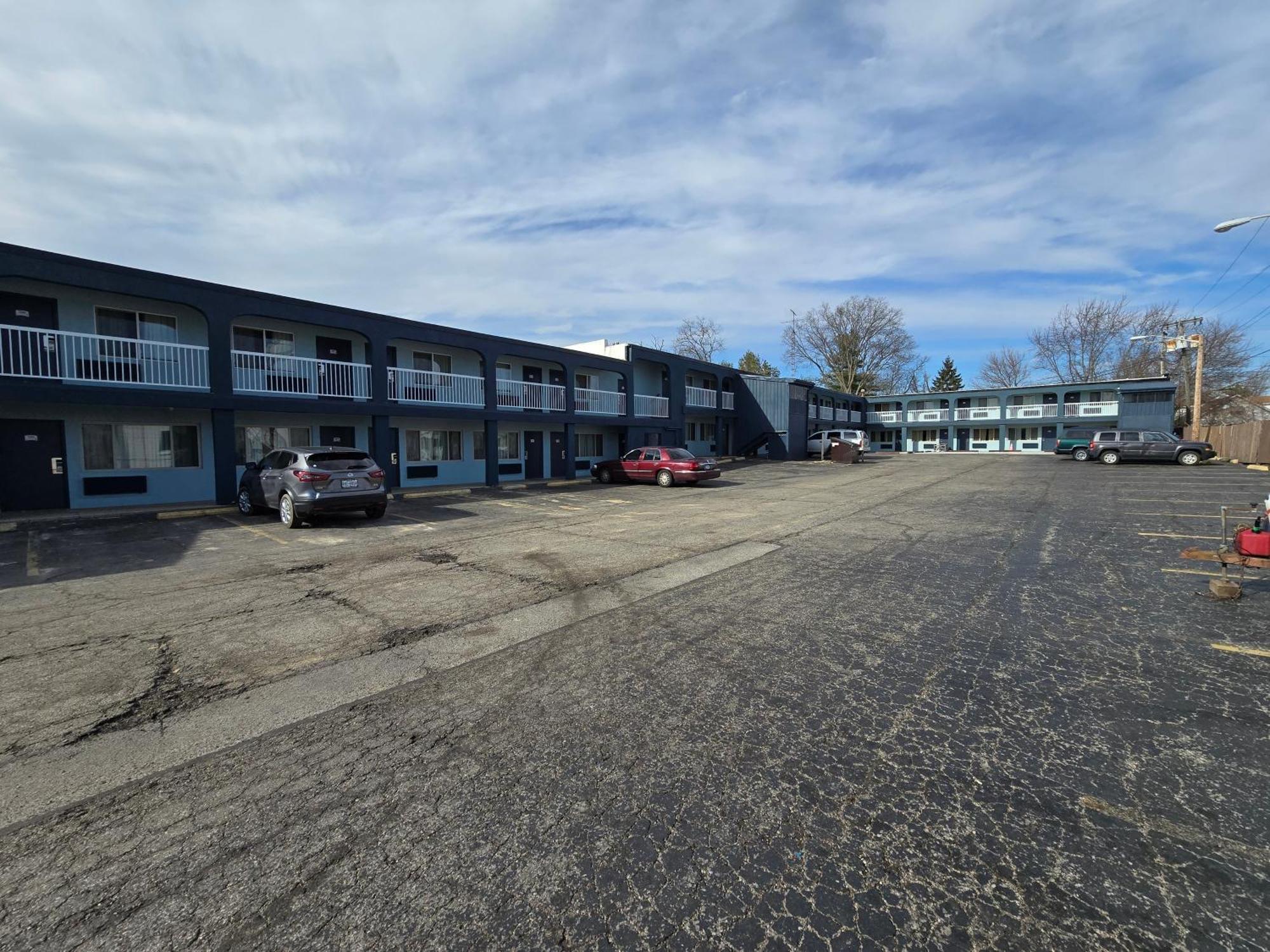 Richmond Inn And Suites Exterior photo