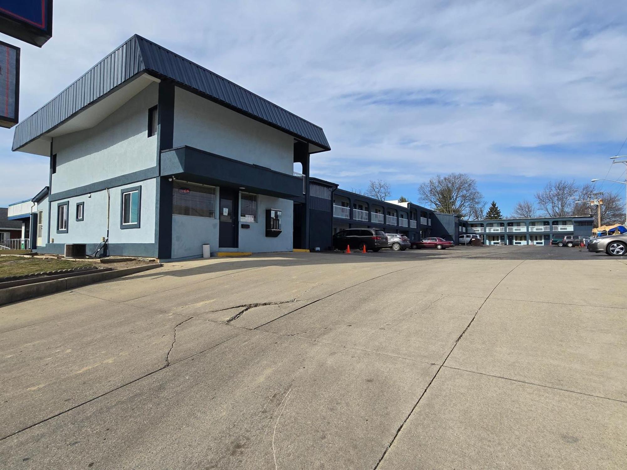 Richmond Inn And Suites Exterior photo