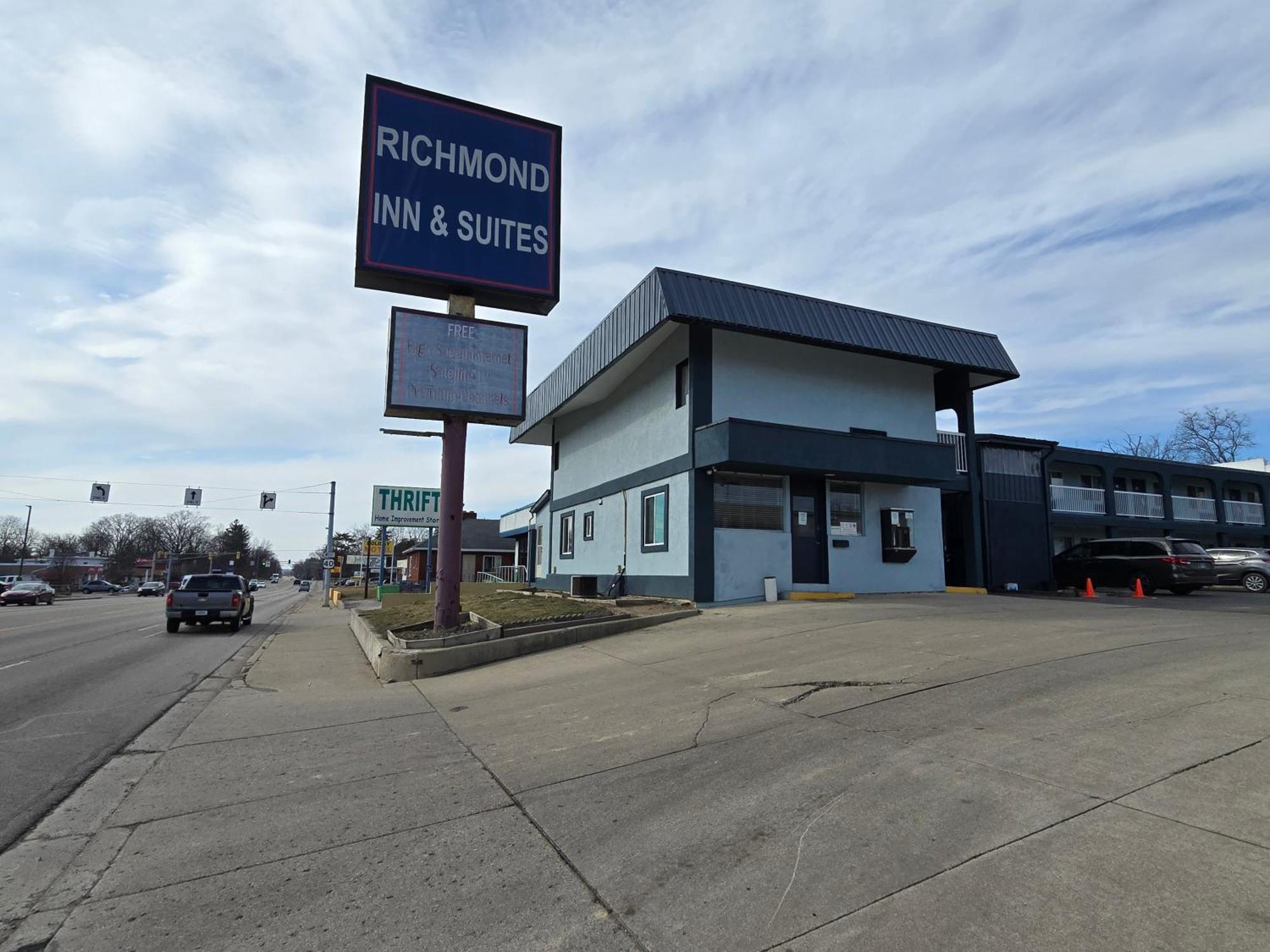 Richmond Inn And Suites Exterior photo