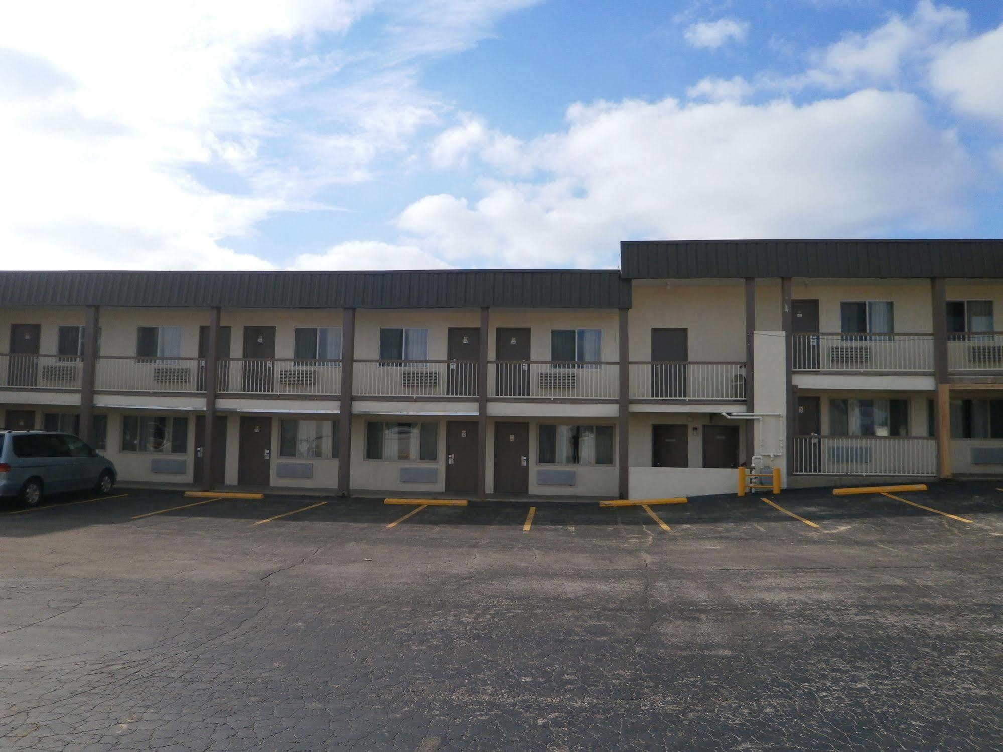 Richmond Inn And Suites Exterior photo